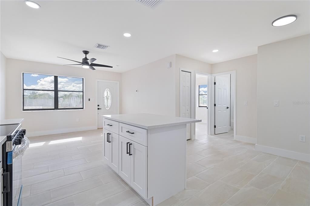 待售: $220,000 (2 贝兹, 2 浴室, 1082 平方英尺)