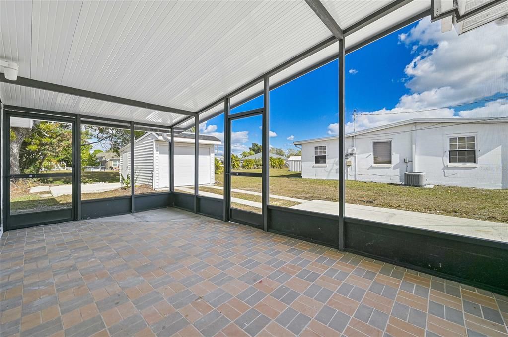 待售: $220,000 (2 贝兹, 2 浴室, 1082 平方英尺)