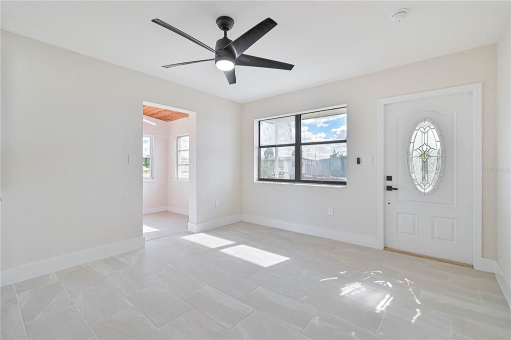 待售: $220,000 (2 贝兹, 2 浴室, 1082 平方英尺)