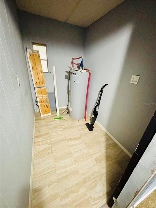 待售: $130,000 (2 贝兹, 2 浴室, 925 平方英尺)