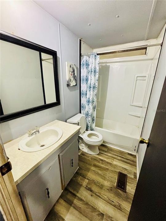 待售: $130,000 (2 贝兹, 2 浴室, 925 平方英尺)