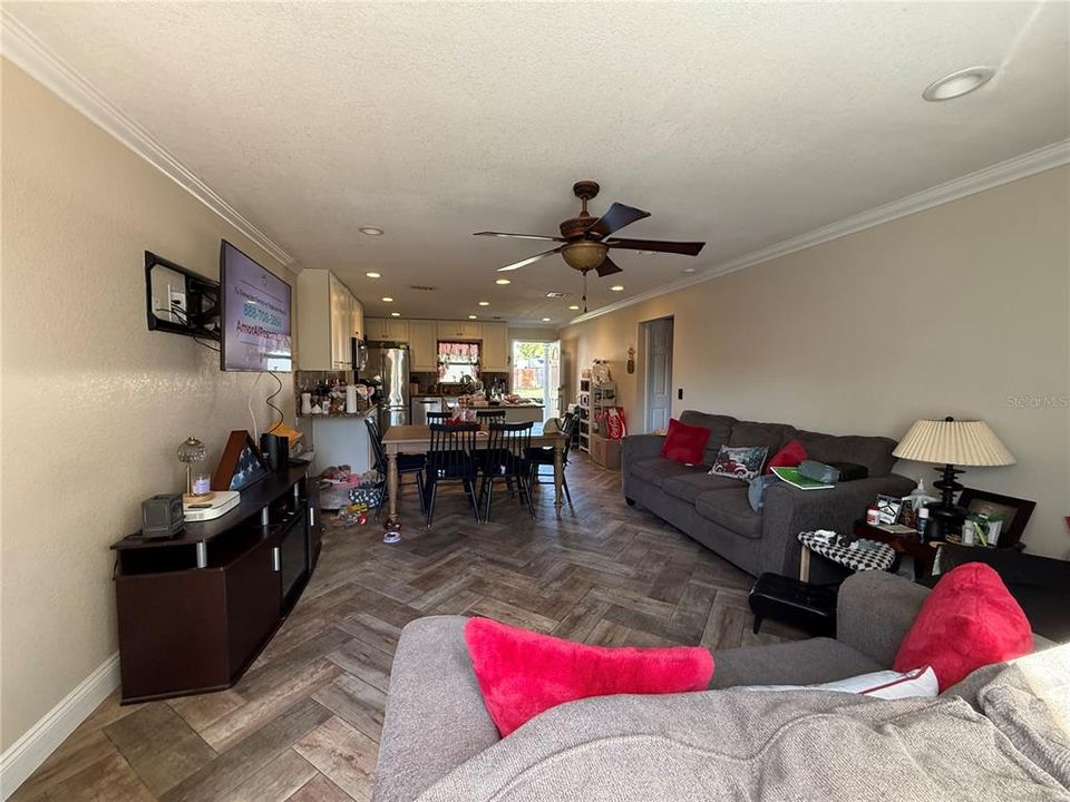 For Sale: $315,000 (3 beds, 2 baths, 1120 Square Feet)