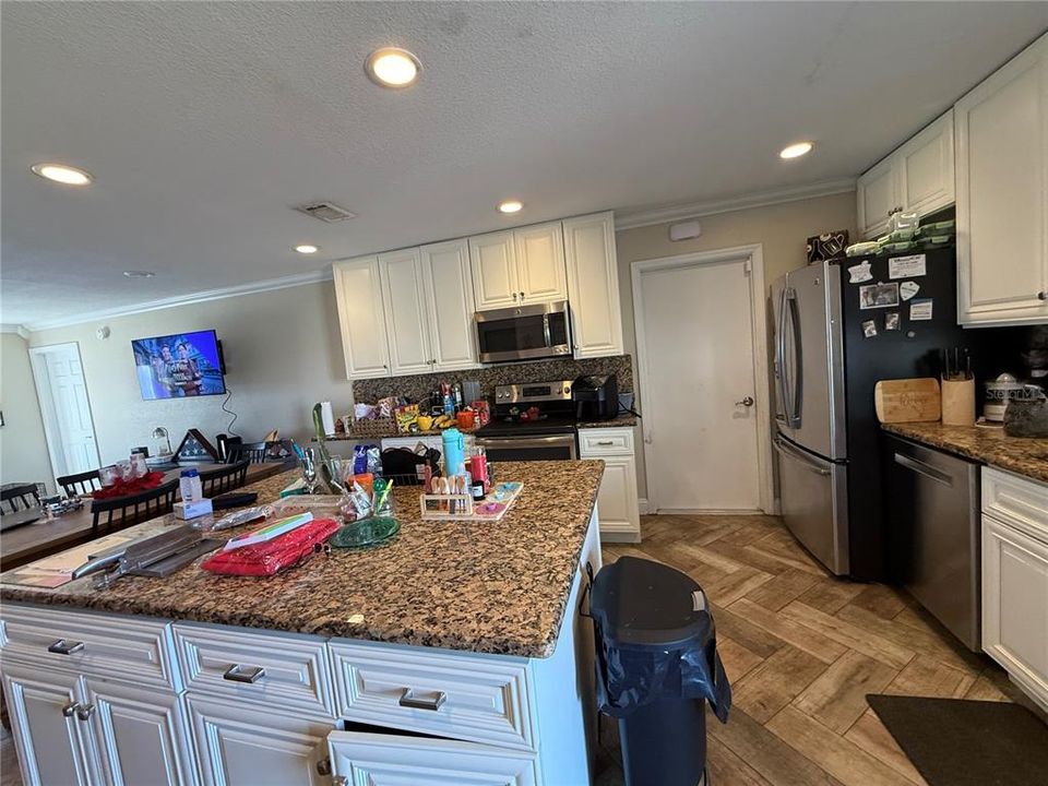 For Sale: $315,000 (3 beds, 2 baths, 1120 Square Feet)