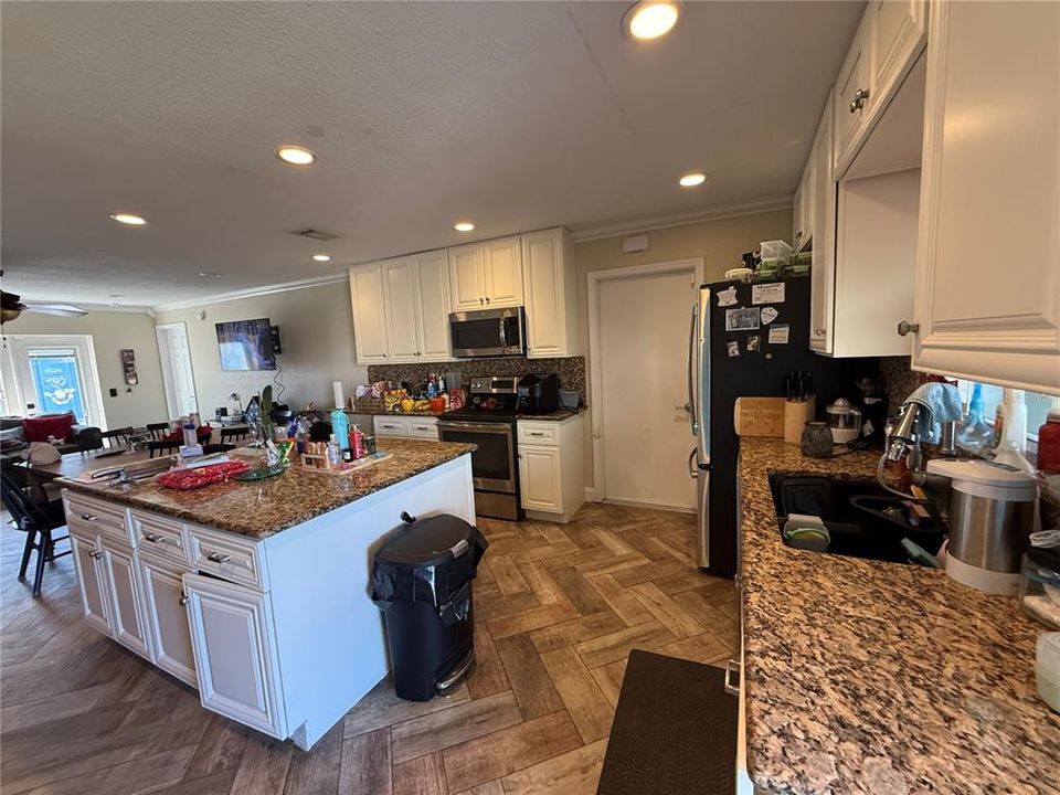 For Sale: $315,000 (3 beds, 2 baths, 1120 Square Feet)