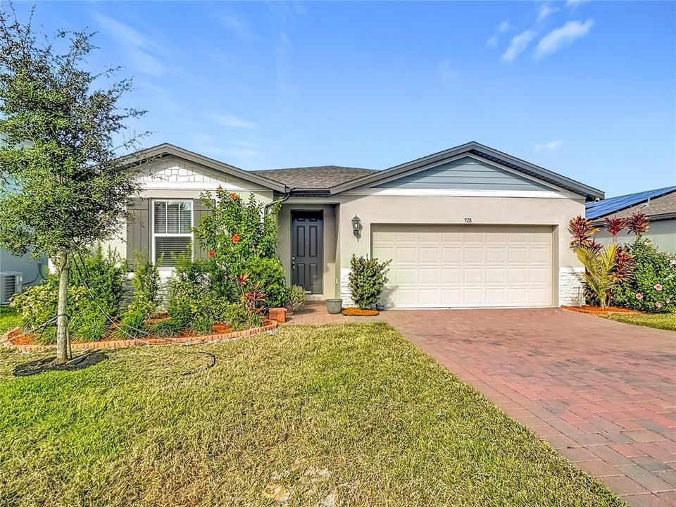 For Rent: $2,000 (4 beds, 2 baths, 1849 Square Feet)