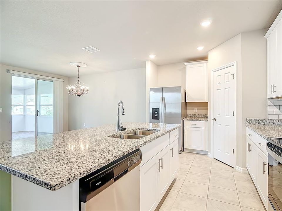 For Rent: $2,000 (4 beds, 2 baths, 1849 Square Feet)