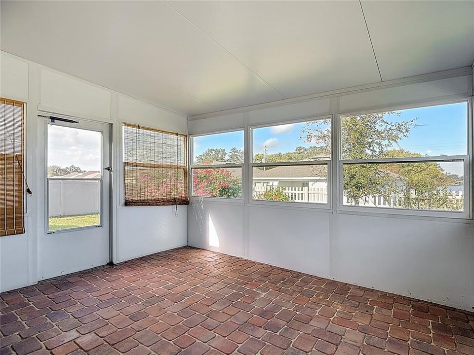 For Rent: $2,000 (4 beds, 2 baths, 1849 Square Feet)