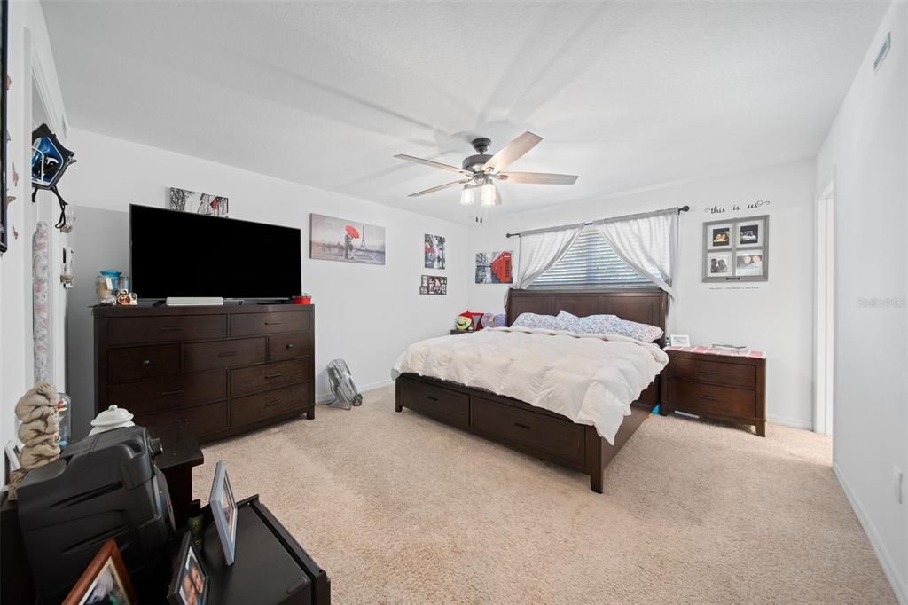 En Venta: $305,000 (3 camas, 2 baños, 1555 Pies cuadrados)