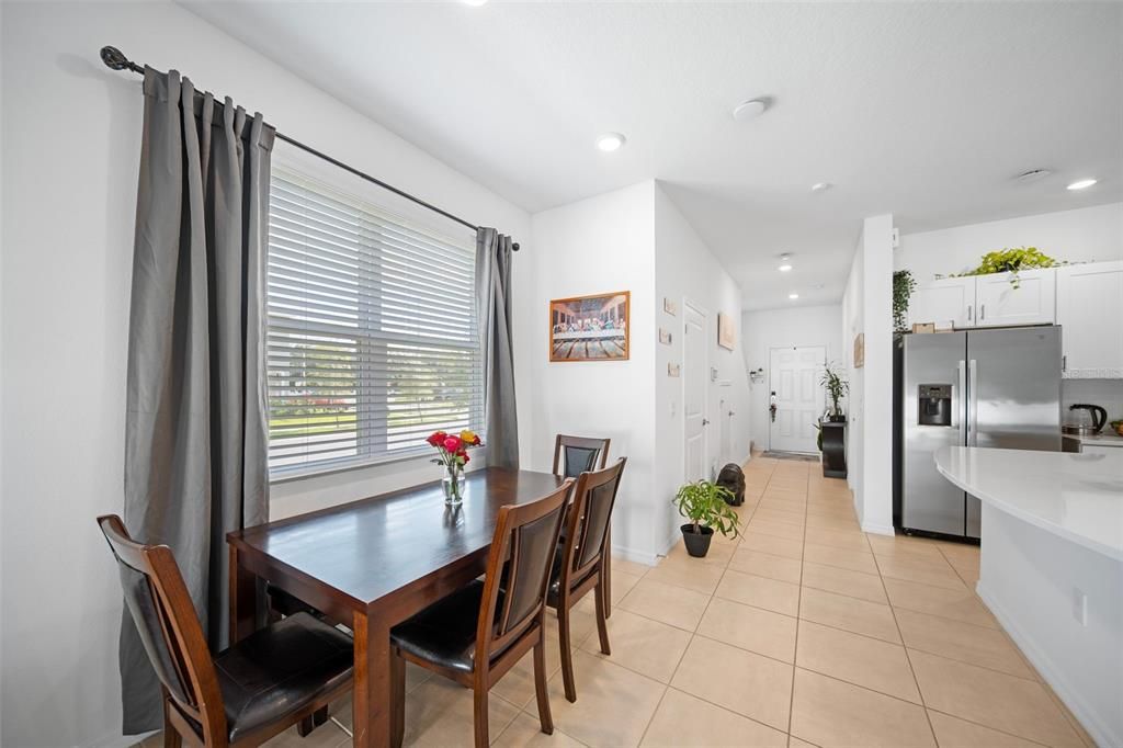 En Venta: $305,000 (3 camas, 2 baños, 1555 Pies cuadrados)