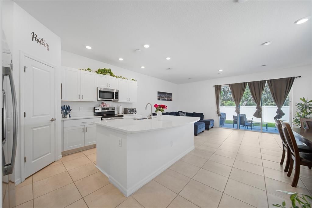 En Venta: $305,000 (3 camas, 2 baños, 1555 Pies cuadrados)