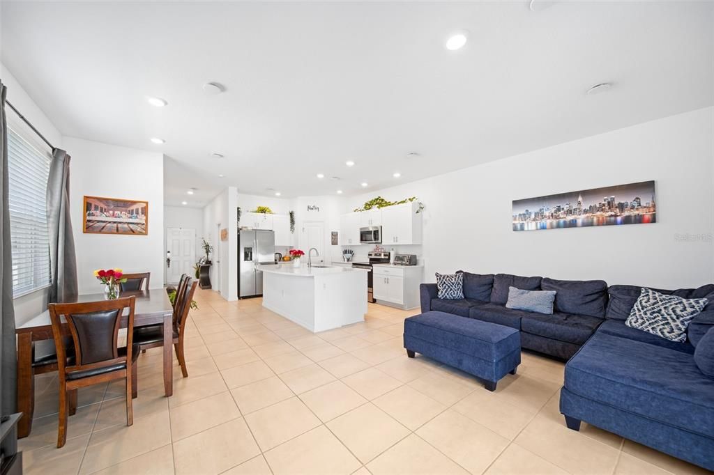 En Venta: $305,000 (3 camas, 2 baños, 1555 Pies cuadrados)