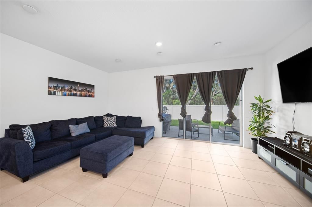 En Venta: $305,000 (3 camas, 2 baños, 1555 Pies cuadrados)