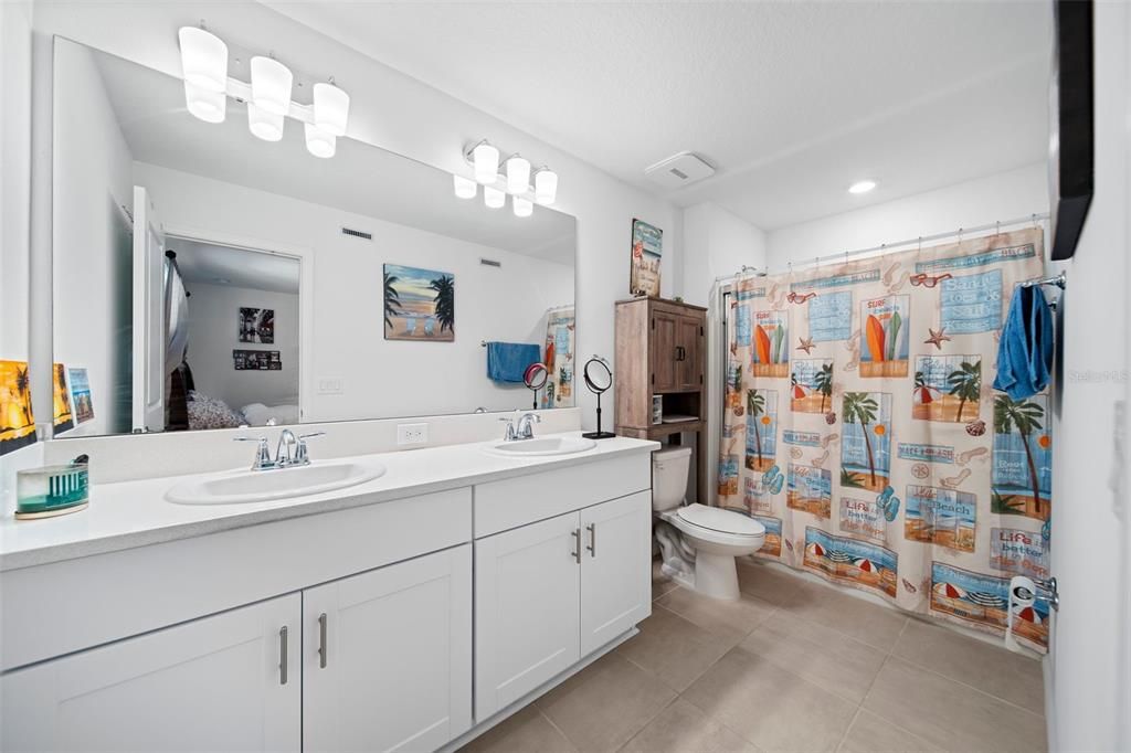 En Venta: $305,000 (3 camas, 2 baños, 1555 Pies cuadrados)