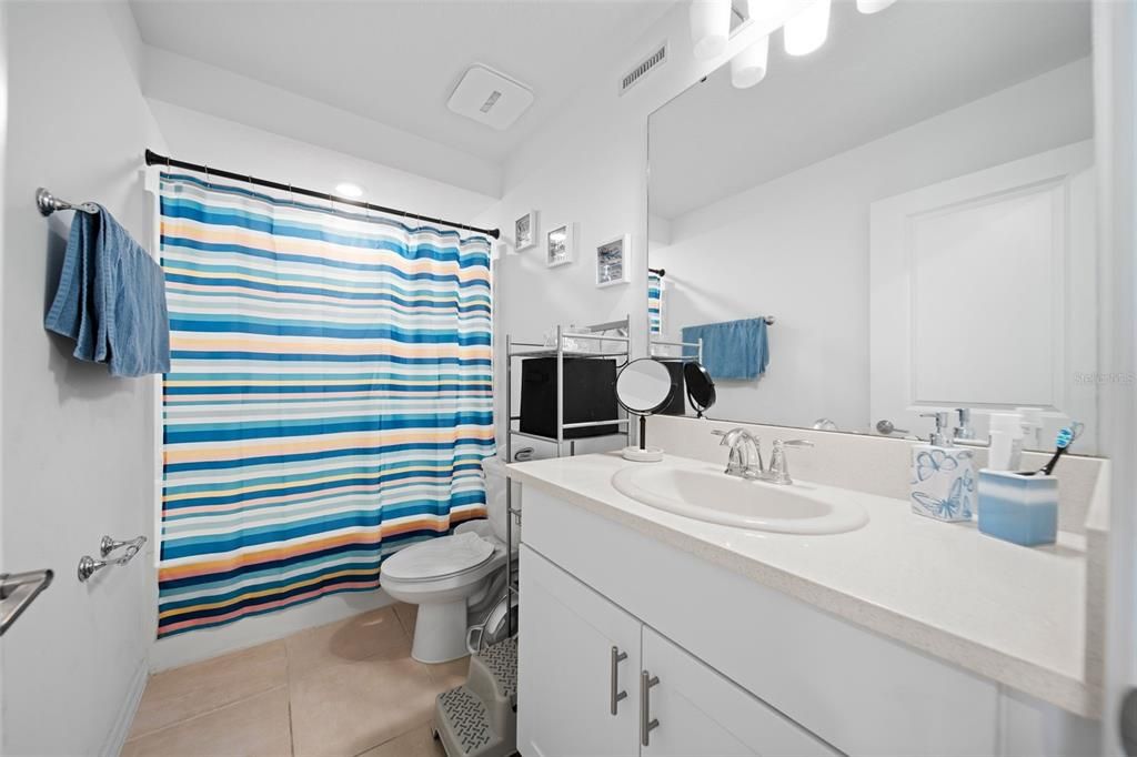 En Venta: $305,000 (3 camas, 2 baños, 1555 Pies cuadrados)