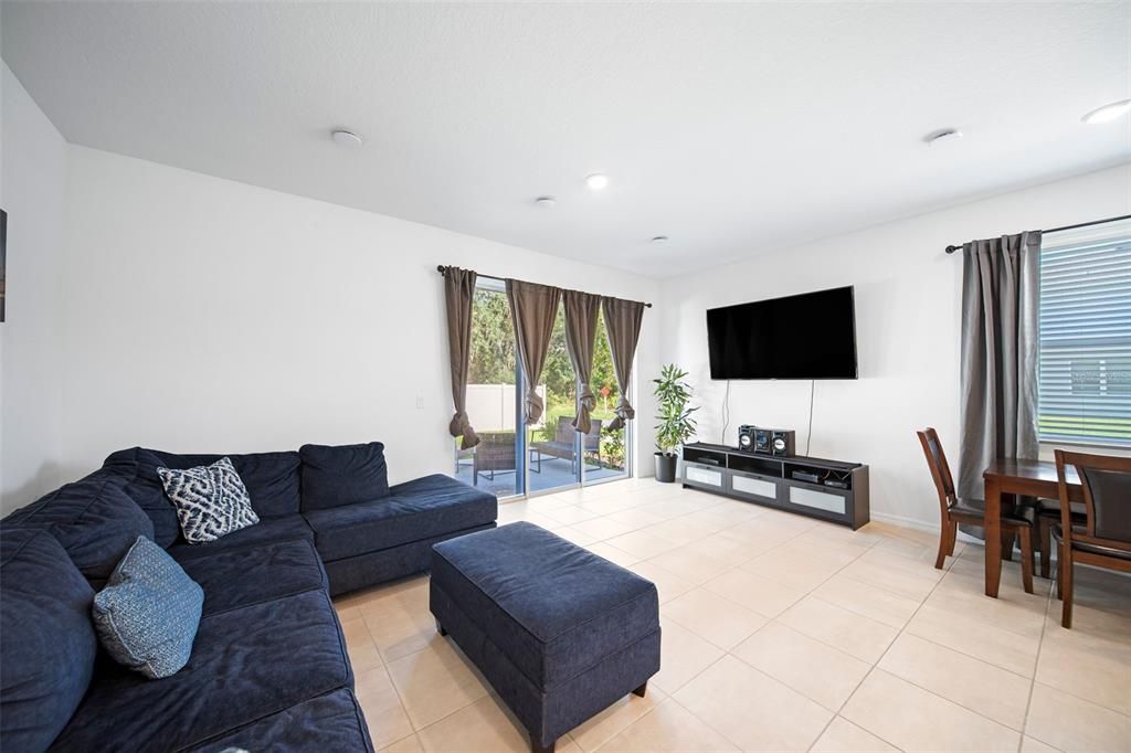 En Venta: $305,000 (3 camas, 2 baños, 1555 Pies cuadrados)