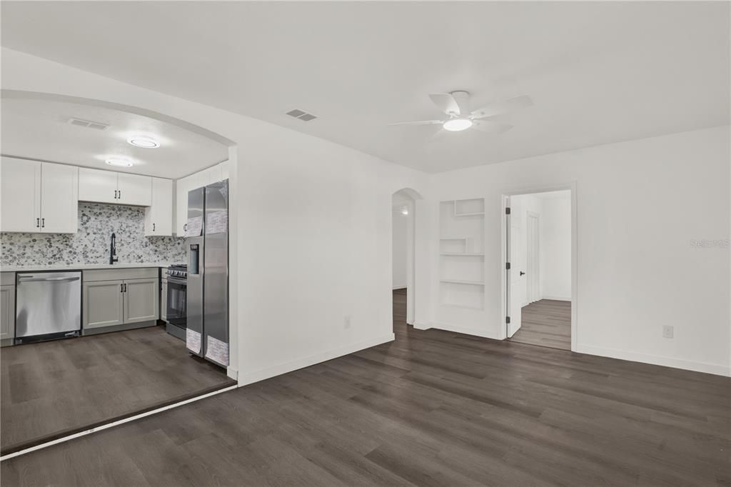 待售: $420,000 (4 贝兹, 2 浴室, 1708 平方英尺)