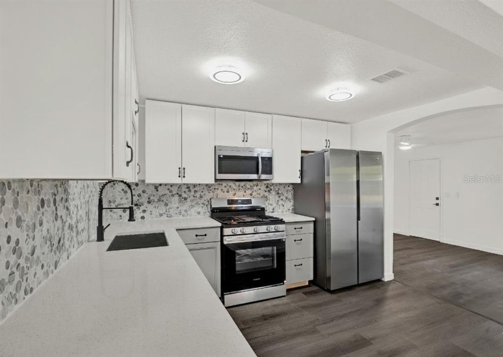 待售: $420,000 (4 贝兹, 2 浴室, 1708 平方英尺)