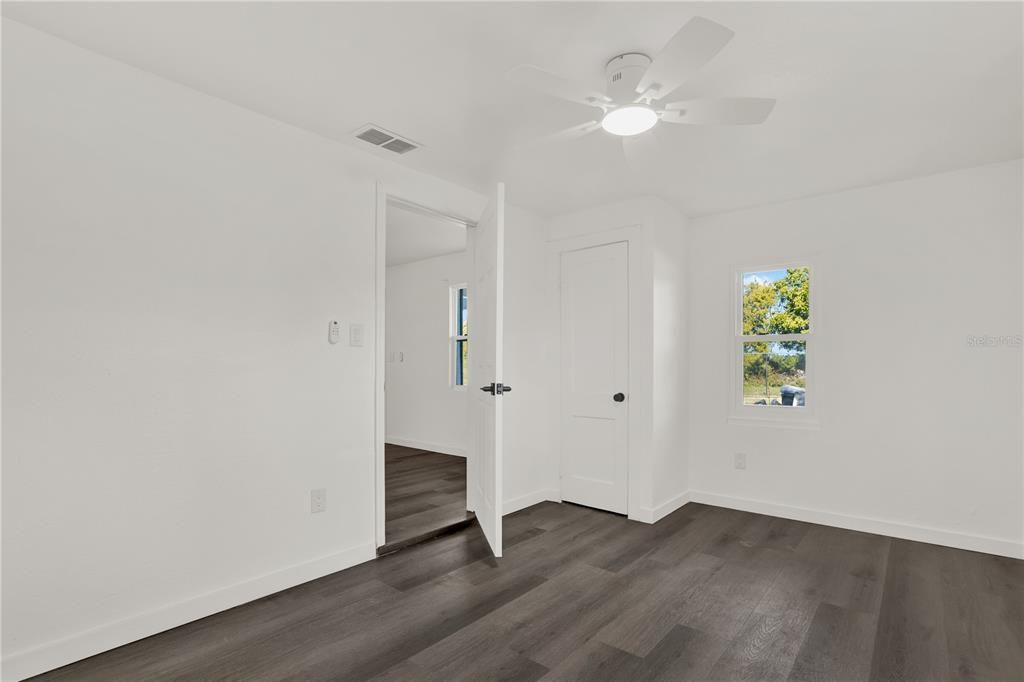 待售: $420,000 (4 贝兹, 2 浴室, 1708 平方英尺)