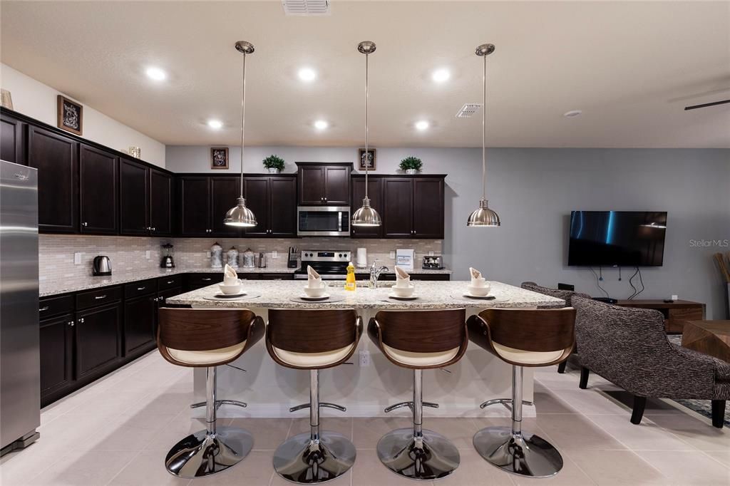 待售: $790,000 (9 贝兹, 6 浴室, 4399 平方英尺)