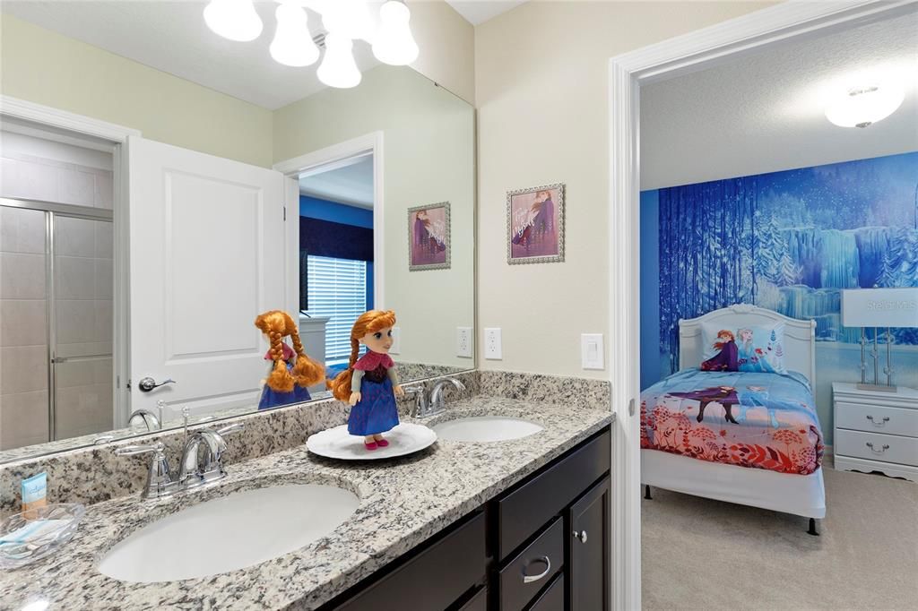 待售: $790,000 (9 贝兹, 6 浴室, 4399 平方英尺)