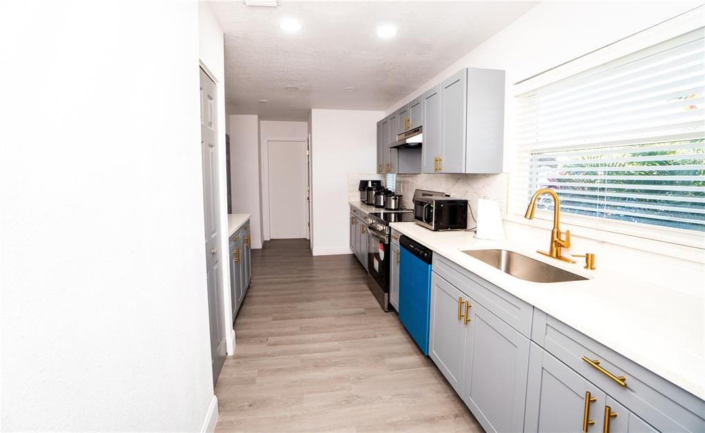 En Venta: $549,900 (4 camas, 2 baños, 1742 Pies cuadrados)