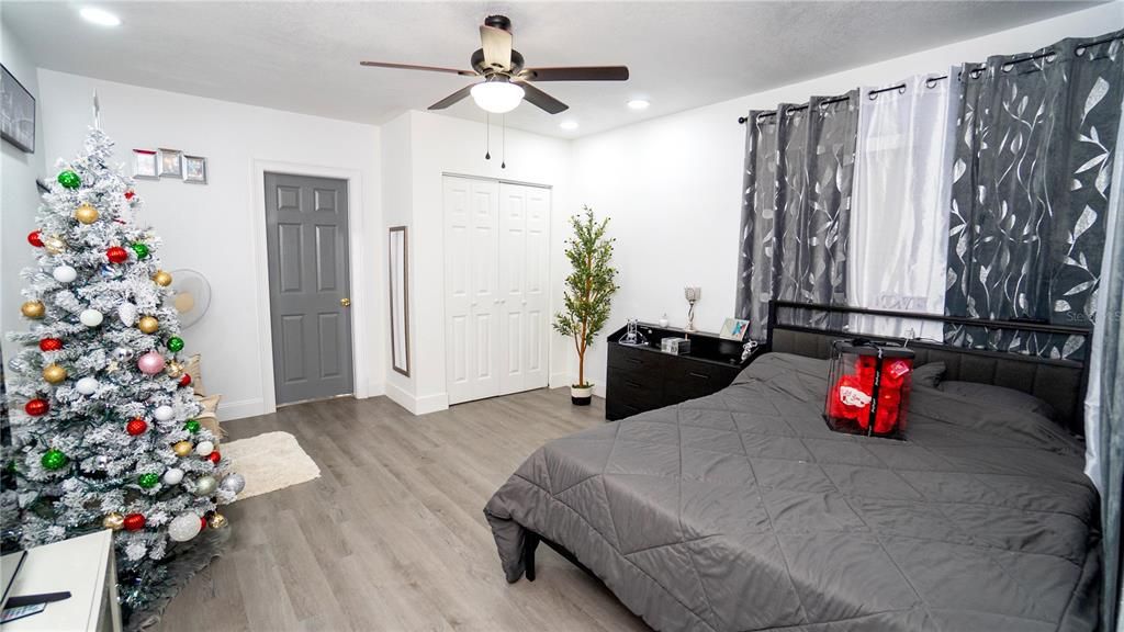 En Venta: $549,900 (4 camas, 2 baños, 1742 Pies cuadrados)