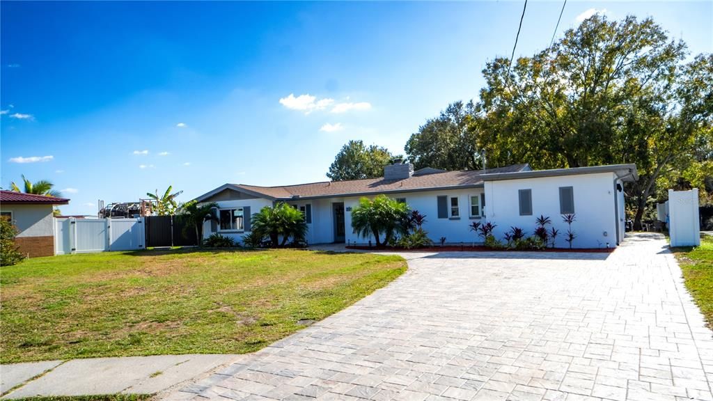 En Venta: $549,900 (4 camas, 2 baños, 1742 Pies cuadrados)