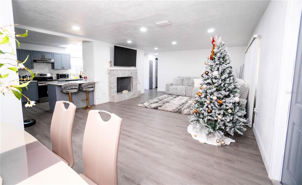 En Venta: $549,900 (4 camas, 2 baños, 1742 Pies cuadrados)