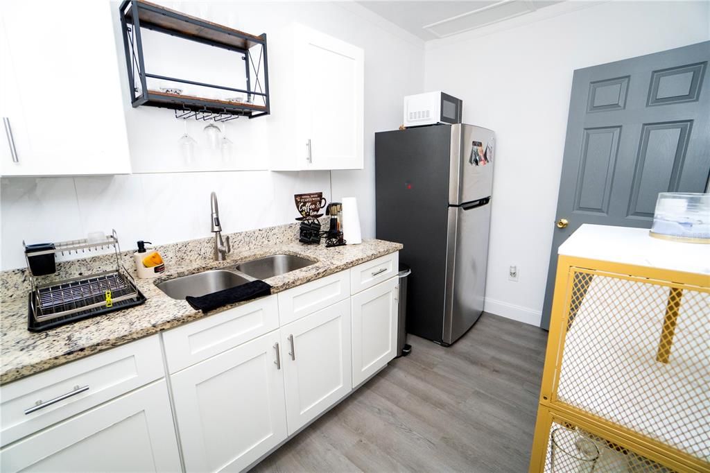 En Venta: $549,900 (4 camas, 2 baños, 1742 Pies cuadrados)