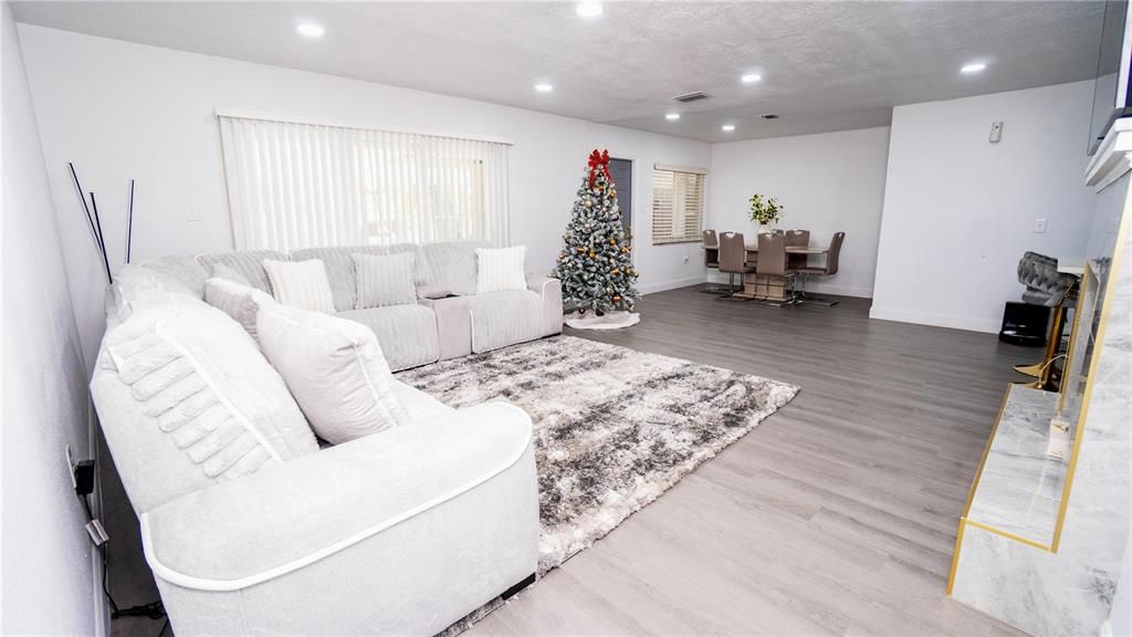 En Venta: $549,900 (4 camas, 2 baños, 1742 Pies cuadrados)