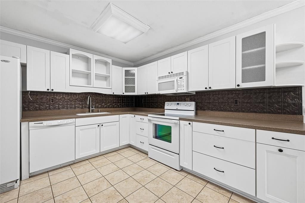 For Sale: $260,000 (3 beds, 2 baths, 1233 Square Feet)