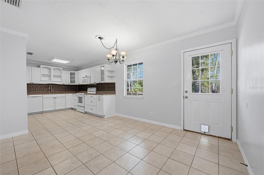 For Sale: $260,000 (3 beds, 2 baths, 1233 Square Feet)