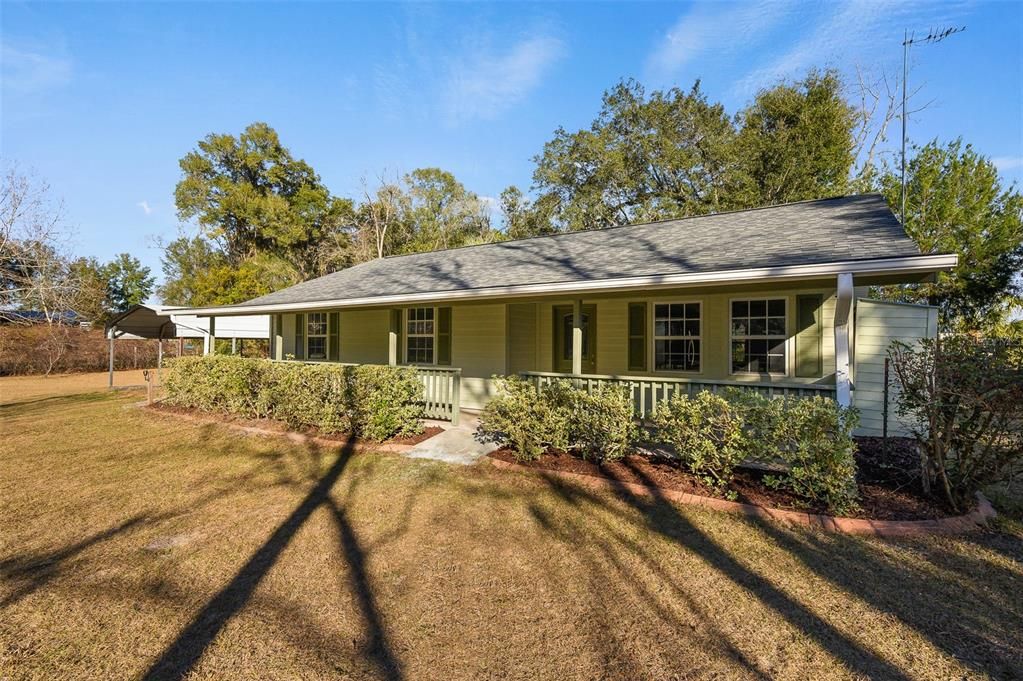For Sale: $260,000 (3 beds, 2 baths, 1233 Square Feet)