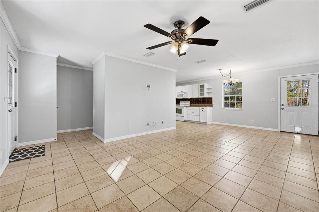 For Sale: $260,000 (3 beds, 2 baths, 1233 Square Feet)