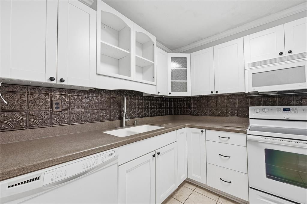 For Sale: $260,000 (3 beds, 2 baths, 1233 Square Feet)