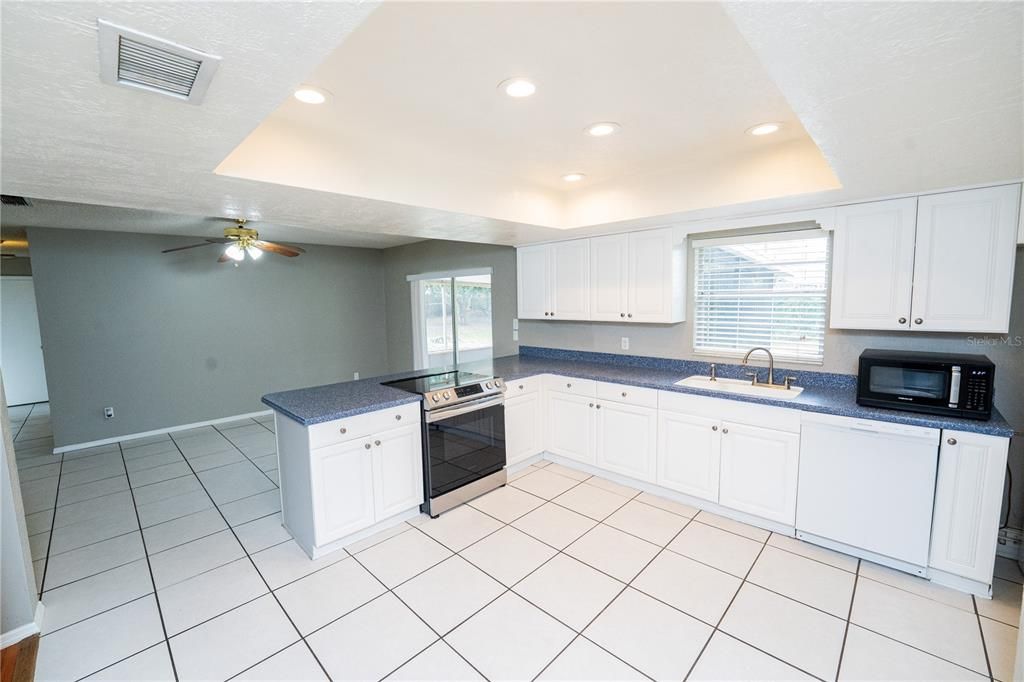 For Rent: $2,199 (3 beds, 2 baths, 1442 Square Feet)