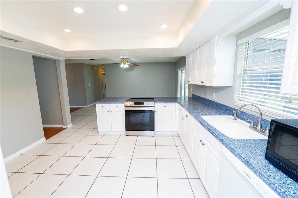 For Rent: $2,199 (3 beds, 2 baths, 1442 Square Feet)