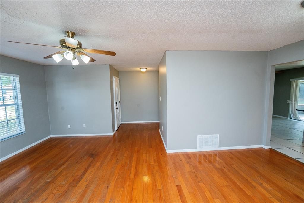 For Rent: $2,199 (3 beds, 2 baths, 1442 Square Feet)