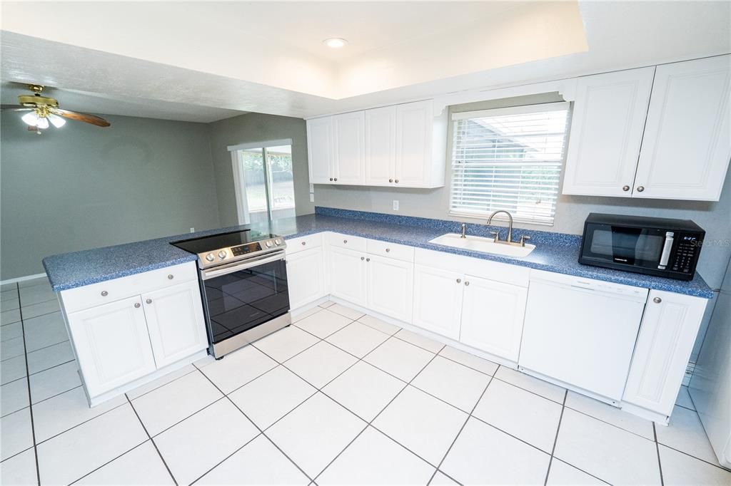 For Rent: $2,199 (3 beds, 2 baths, 1442 Square Feet)