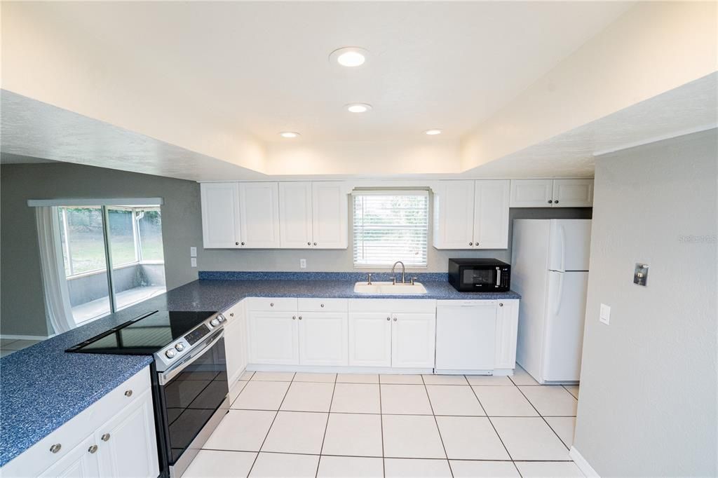 For Rent: $2,199 (3 beds, 2 baths, 1442 Square Feet)