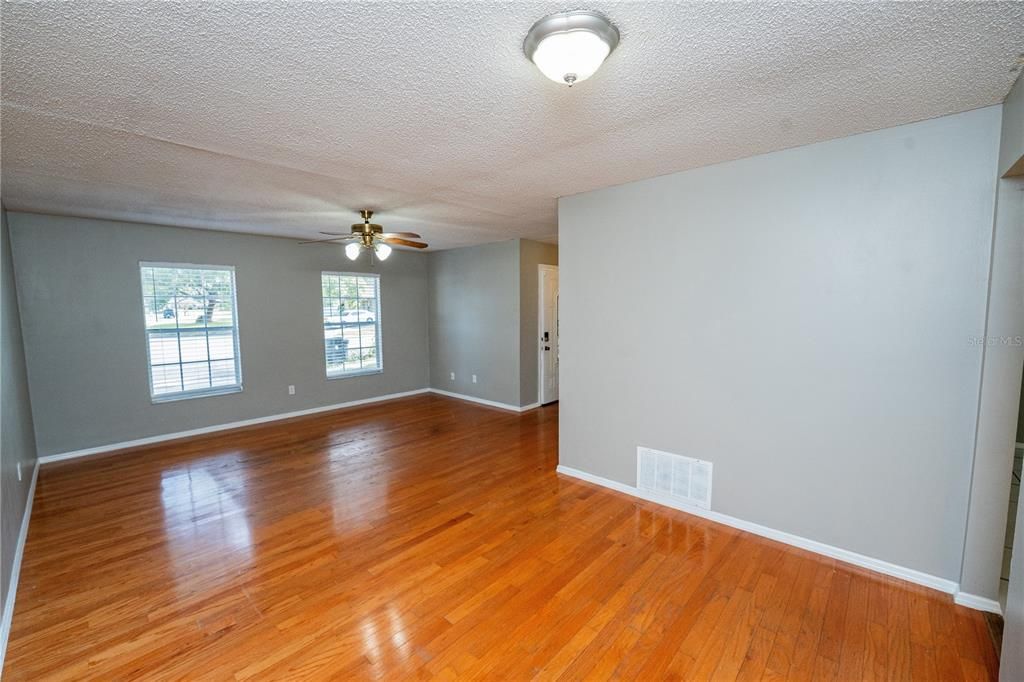 For Rent: $2,199 (3 beds, 2 baths, 1442 Square Feet)