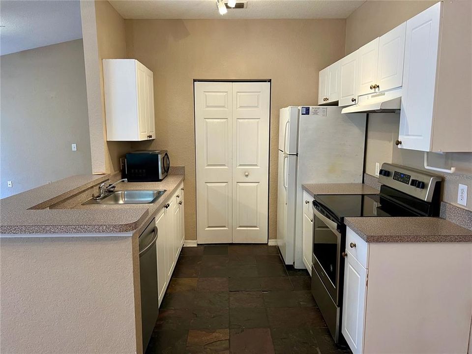 For Rent: $1,795 (3 beds, 2 baths, 1266 Square Feet)