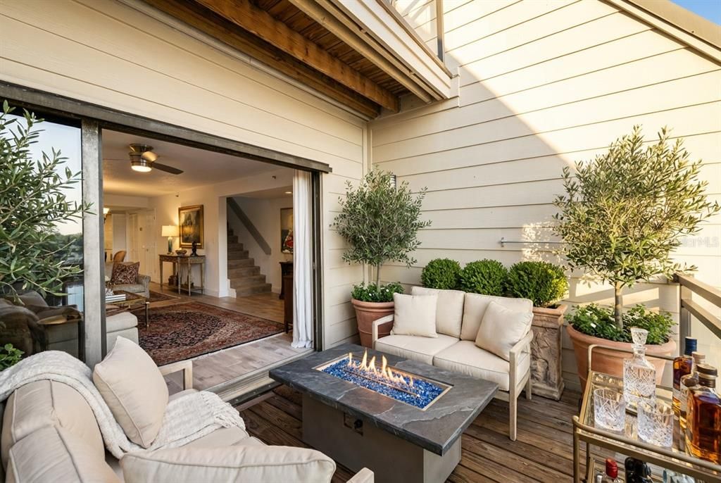 For Sale: $519,000 (2 beds, 2 baths, 1264 Square Feet)