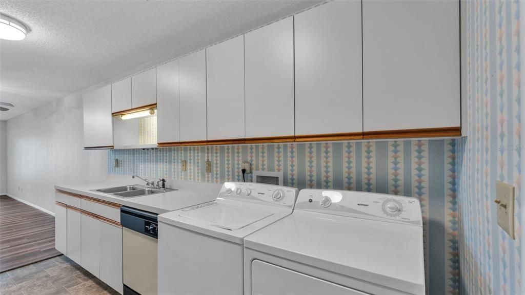 Activo con contrato: $143,000 (2 camas, 2 baños, 1073 Pies cuadrados)