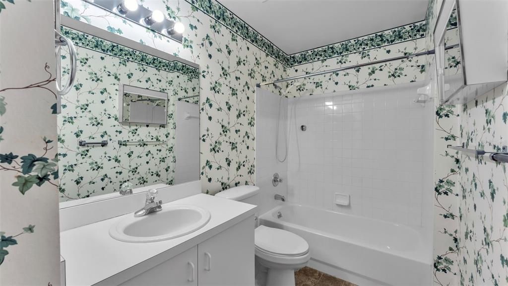 Activo con contrato: $143,000 (2 camas, 2 baños, 1073 Pies cuadrados)