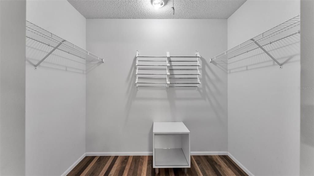 Activo con contrato: $143,000 (2 camas, 2 baños, 1073 Pies cuadrados)