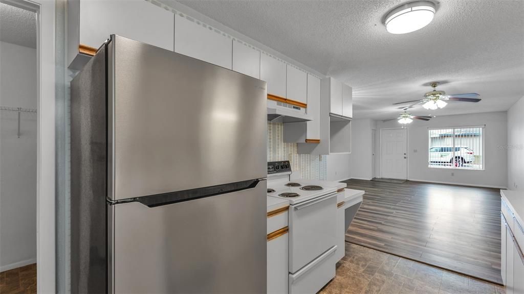 Activo con contrato: $143,000 (2 camas, 2 baños, 1073 Pies cuadrados)