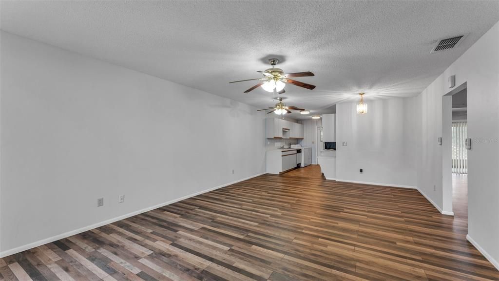 Activo con contrato: $143,000 (2 camas, 2 baños, 1073 Pies cuadrados)