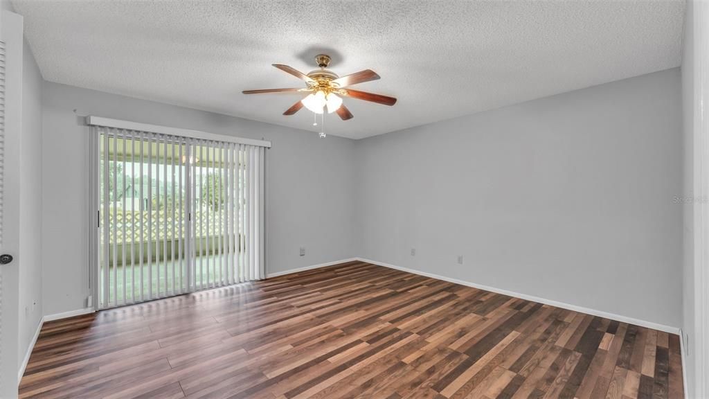 Activo con contrato: $143,000 (2 camas, 2 baños, 1073 Pies cuadrados)