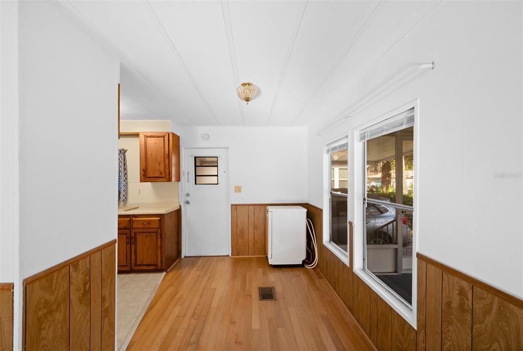 На продажу: $120,000 (2 спален, 2 ванн, 864 Квадратных фут)